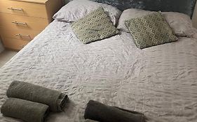 Redecorated Double Room With Shared Bathroom -Rm3